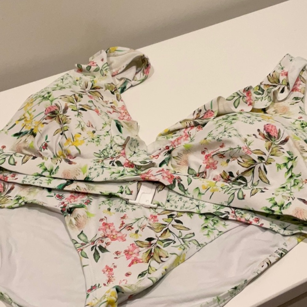 EUC Nip Tuck Bikini - 12